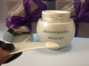 PRODIGY Creme mit Spatel entnehmen PRODIGY Creme mit Spatel entnehmen