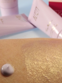 Alien Bodylotion mit Goldschimmer Alien Bodylotion mit Goldschimmer