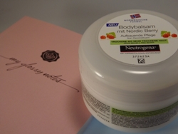 Neutrogena Bodybalsam mit Nordic Berry Aufbauende Pflege