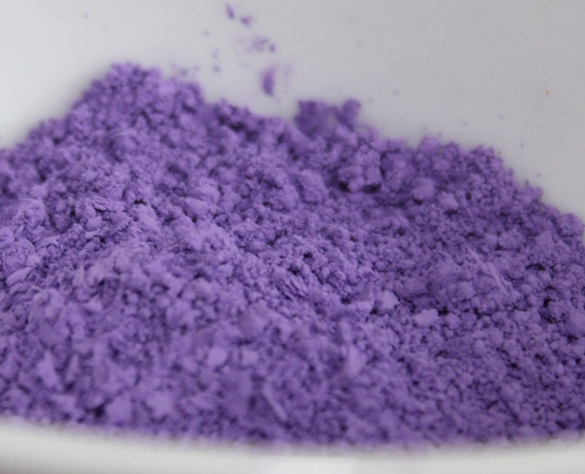 Ultramarinviolett - tolle Farbe bei Mineralpuder